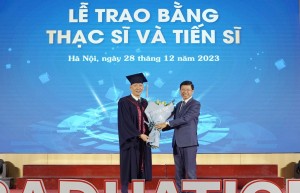 VNU-USSH tổ chức lễ trao bằng cho 36 Tân Tiến sĩ và 88 Tân Thạc sĩ đợt 2 năm 2023