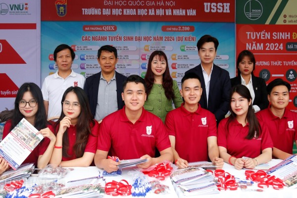 Ngày hội Lựa chọn nguyện vọng xét tuyển đại học 2024: Giải đáp mọi thắc mắc về xét tuyển vào VNU-USSH