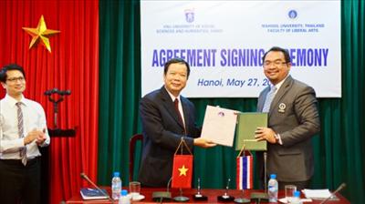 Signing MOU with Mahidol University