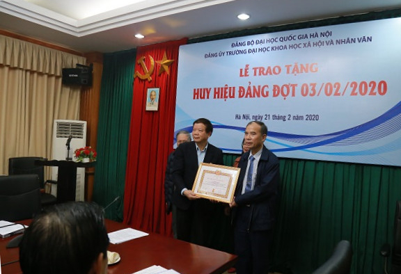 Trao tặng Huy hiệu Đảng đợt 03/02/2020